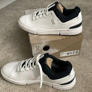 On-running sneakers. THE ROGER Advantage tennis shoes